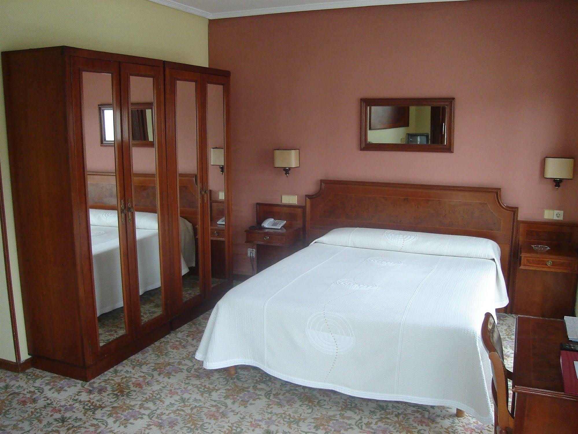 Hotel Begoña Gijón Buitenkant foto